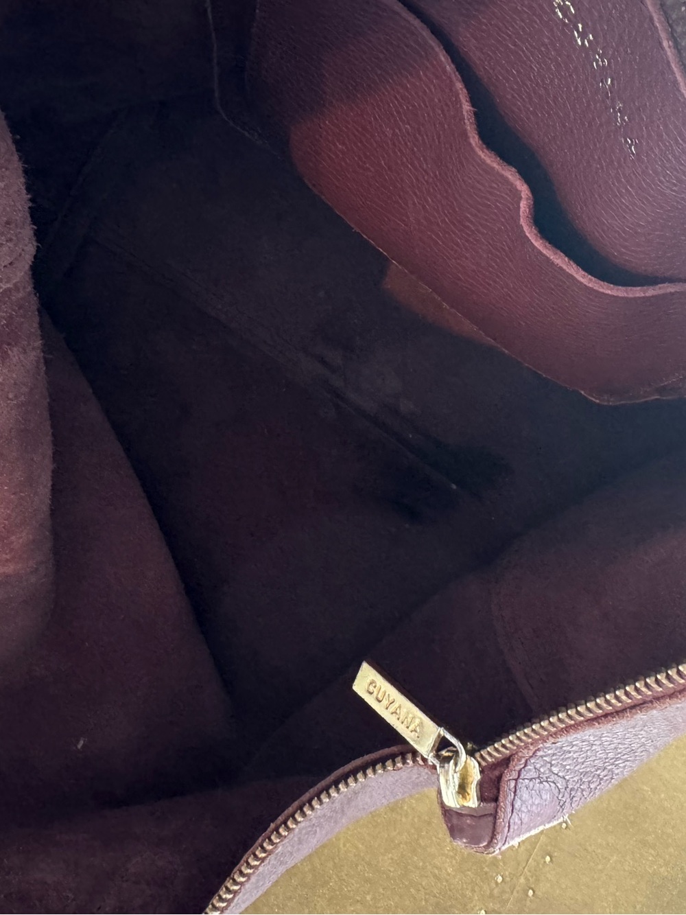 Cuyana Classic Leather Zipper Tote - Burgundy Leather - Picture 8 of 8